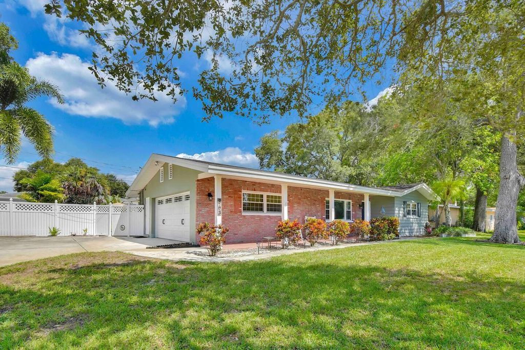 Photo of 863 Bay Breeze Terrace, Largo, FL 33770 (MLS # G5100877)