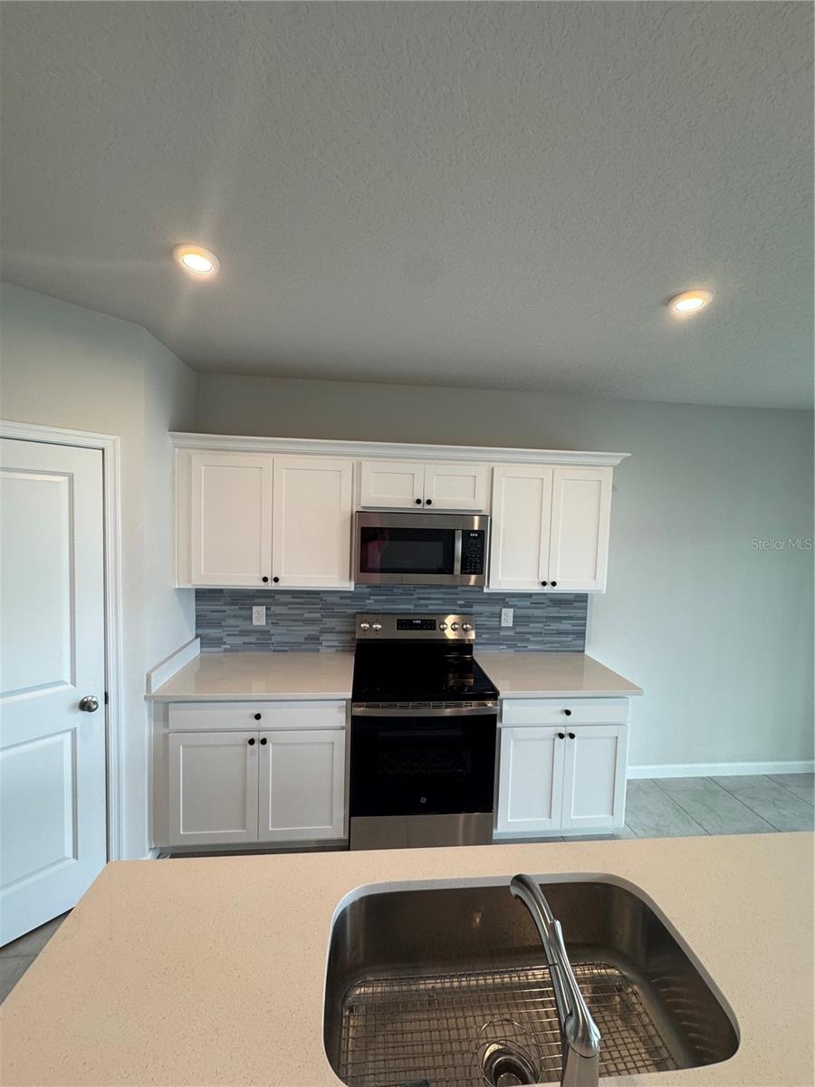 GRACELYN GRV PH 2 - Residential Lease