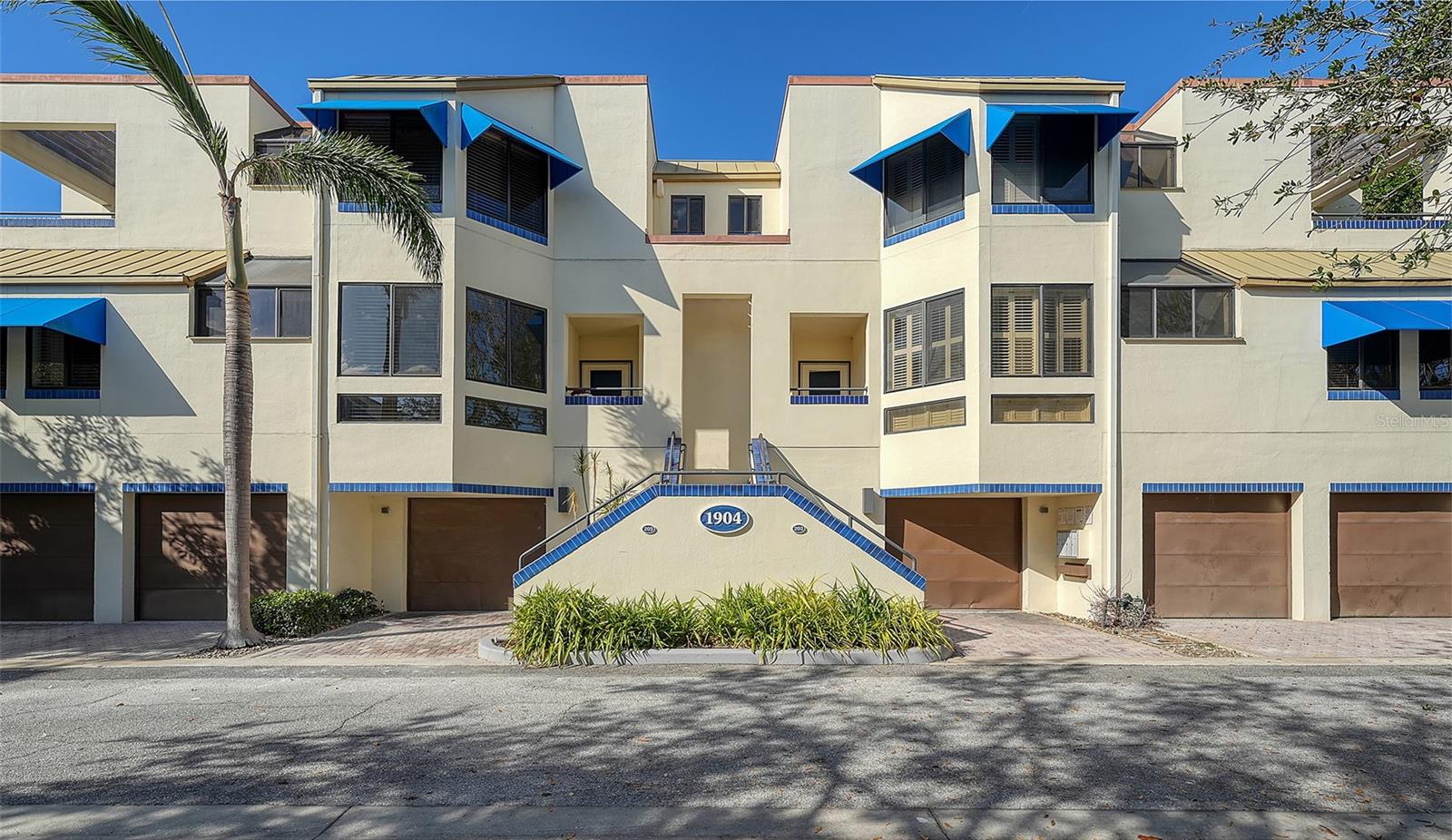 1904 HARBOURSIDE DRIVE 204