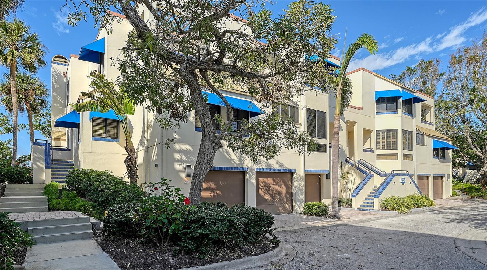 1904 HARBOURSIDE DRIVE 204