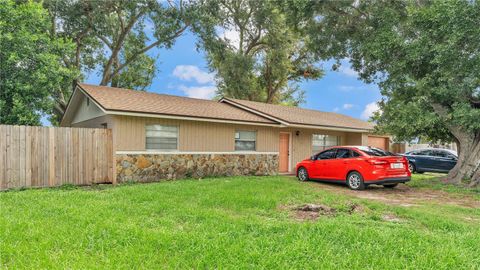 A home in WINTER HAVEN