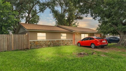 A home in WINTER HAVEN