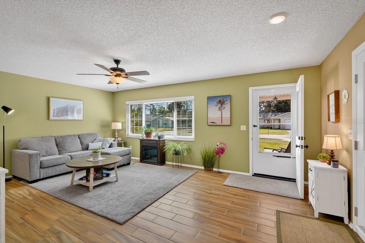 LAUREL OAKS REP - Residential