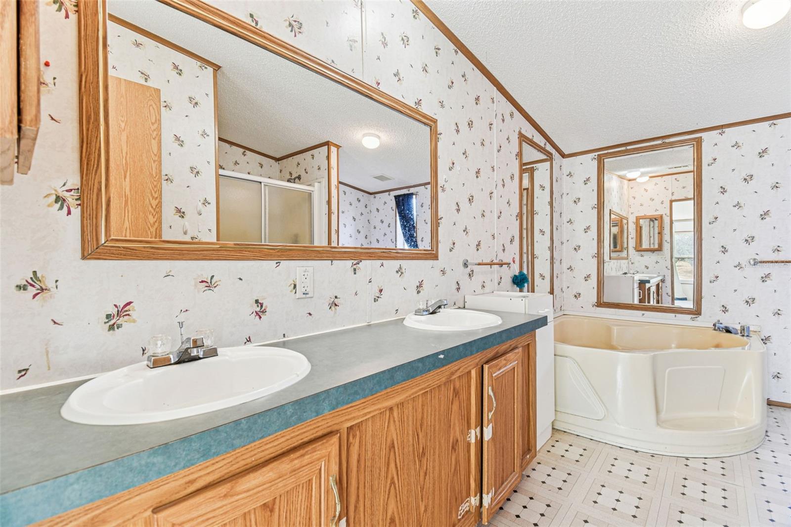 BELMONT WOODS - Residential