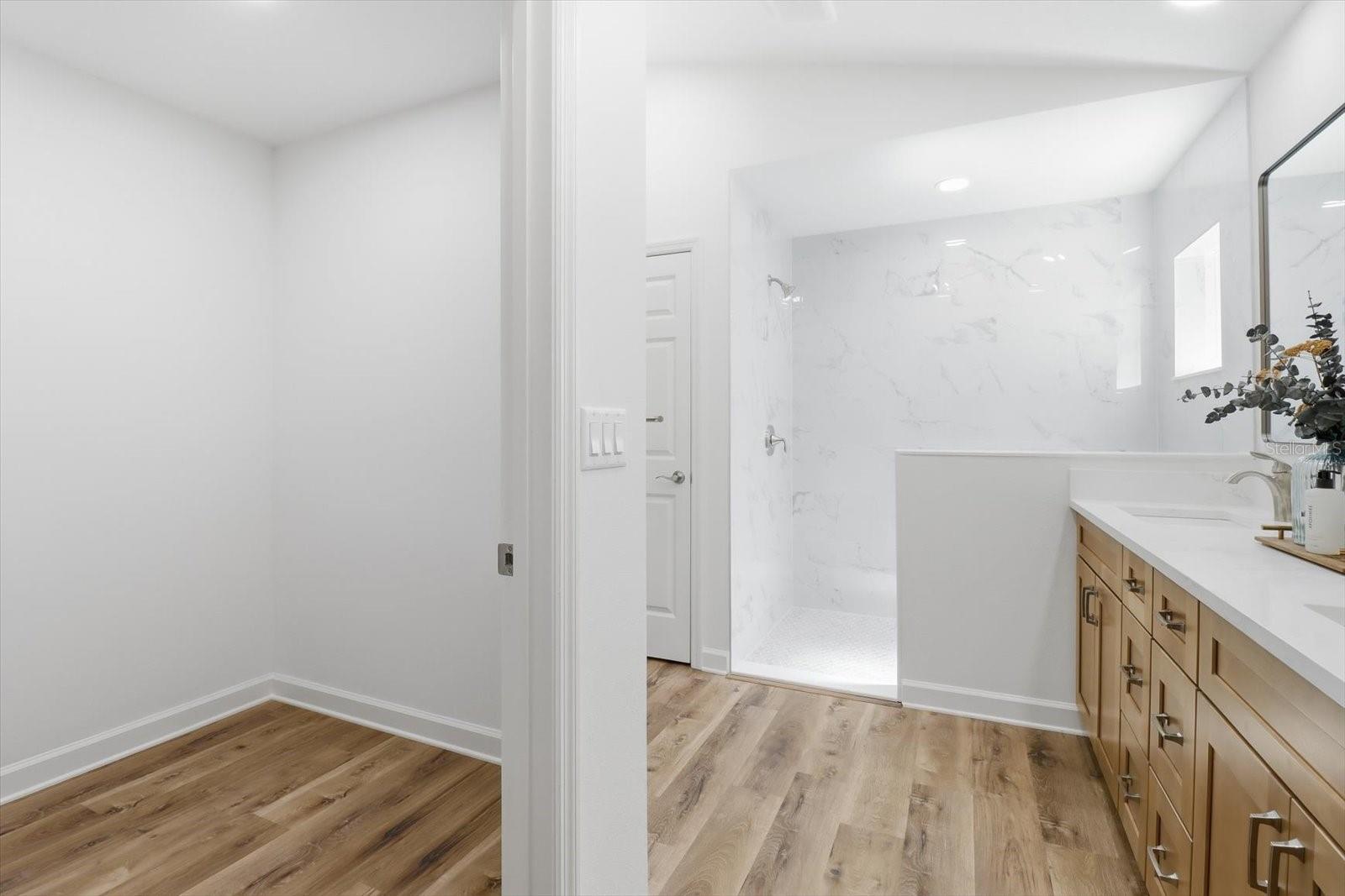 CRYSTAL MANOR UNIT 02 - Residential