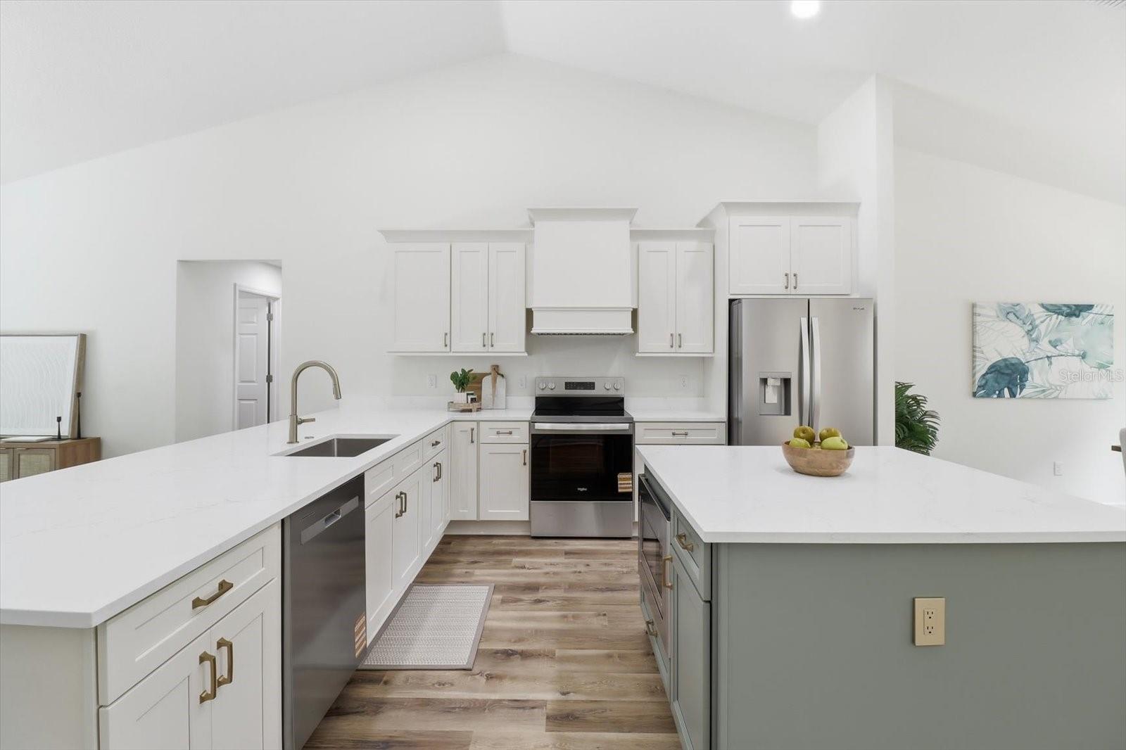 CRYSTAL MANOR UNIT 02 - Residential