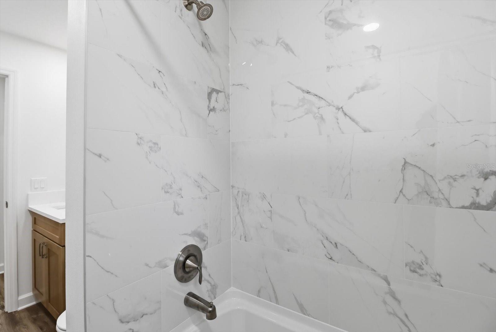 CRYSTAL MANOR UNIT 02 - Residential