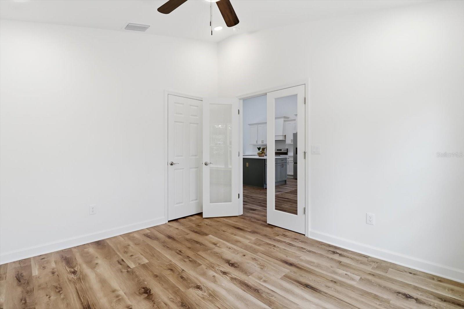 CRYSTAL MANOR UNIT 02 - Residential