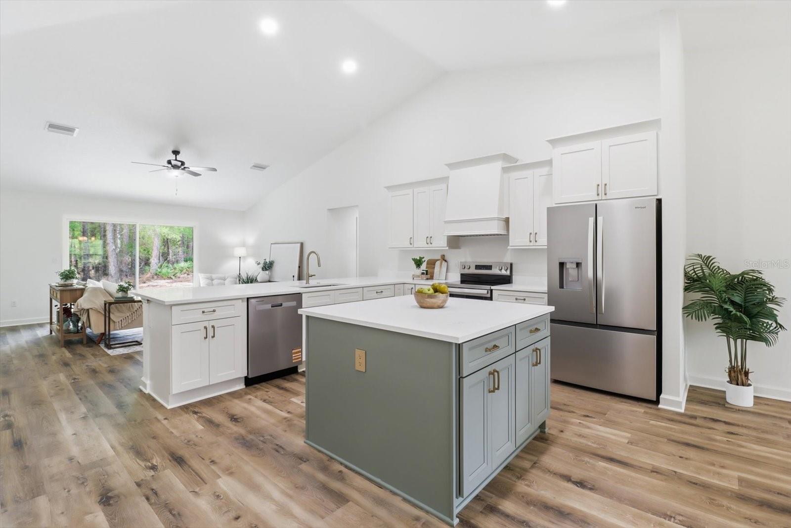 CRYSTAL MANOR UNIT 02 - Residential