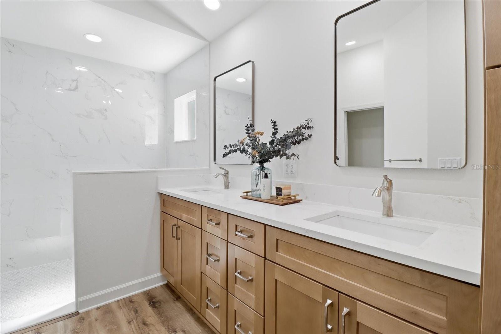 CRYSTAL MANOR UNIT 02 - Residential