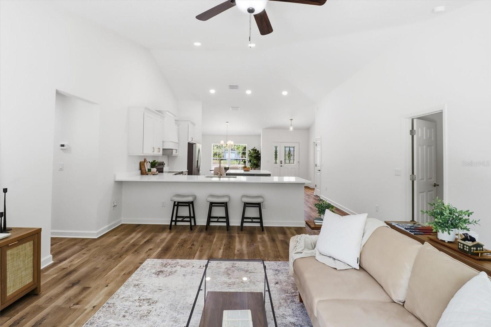 CRYSTAL MANOR UNIT 02 - Residential