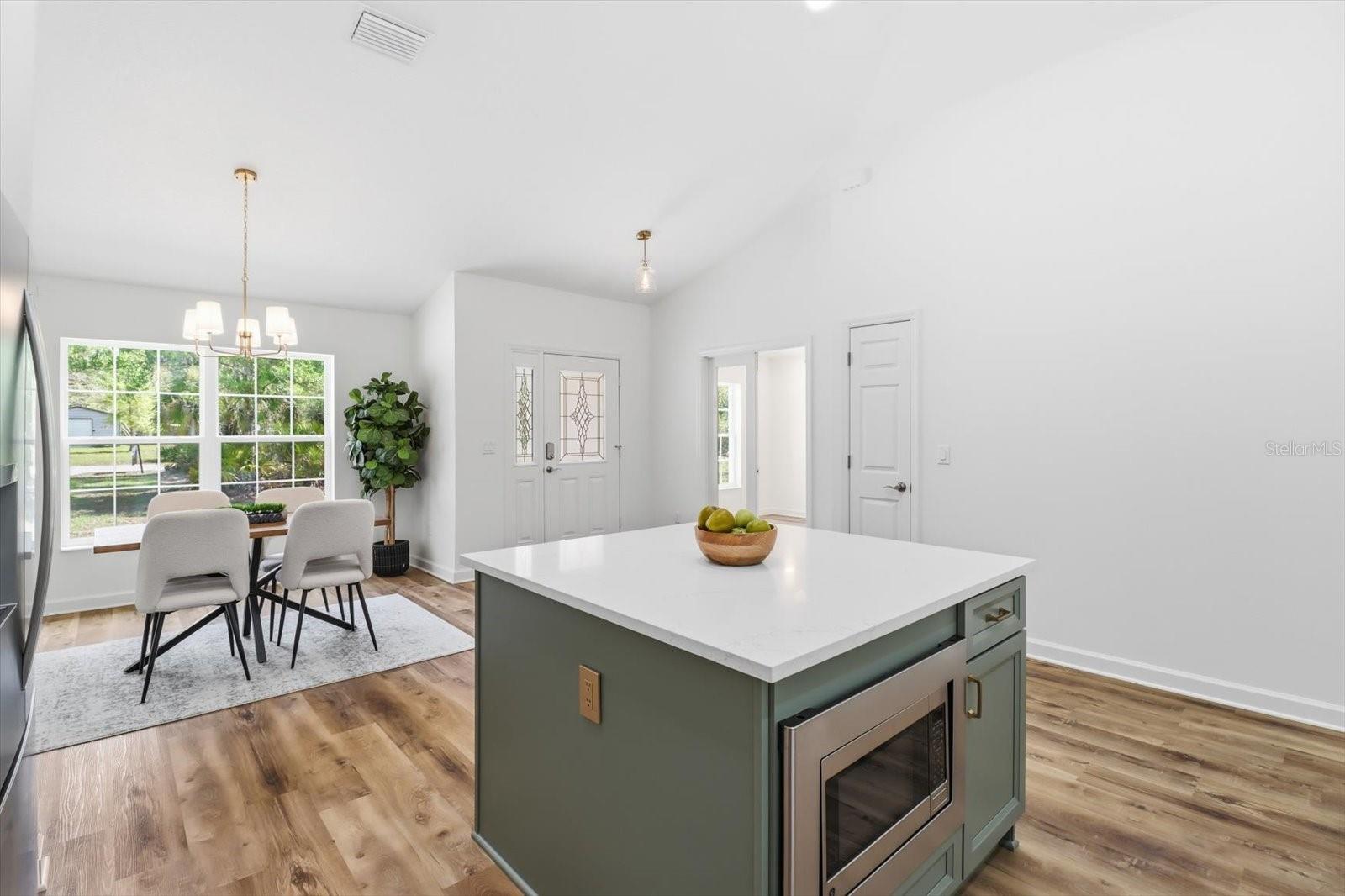 CRYSTAL MANOR UNIT 02 - Residential