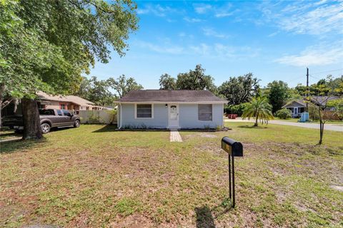 A home in PLANT CITY