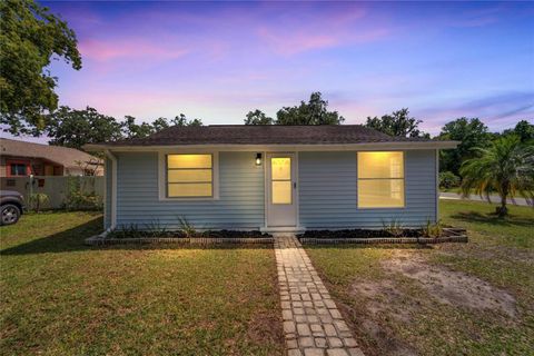 A home in PLANT CITY