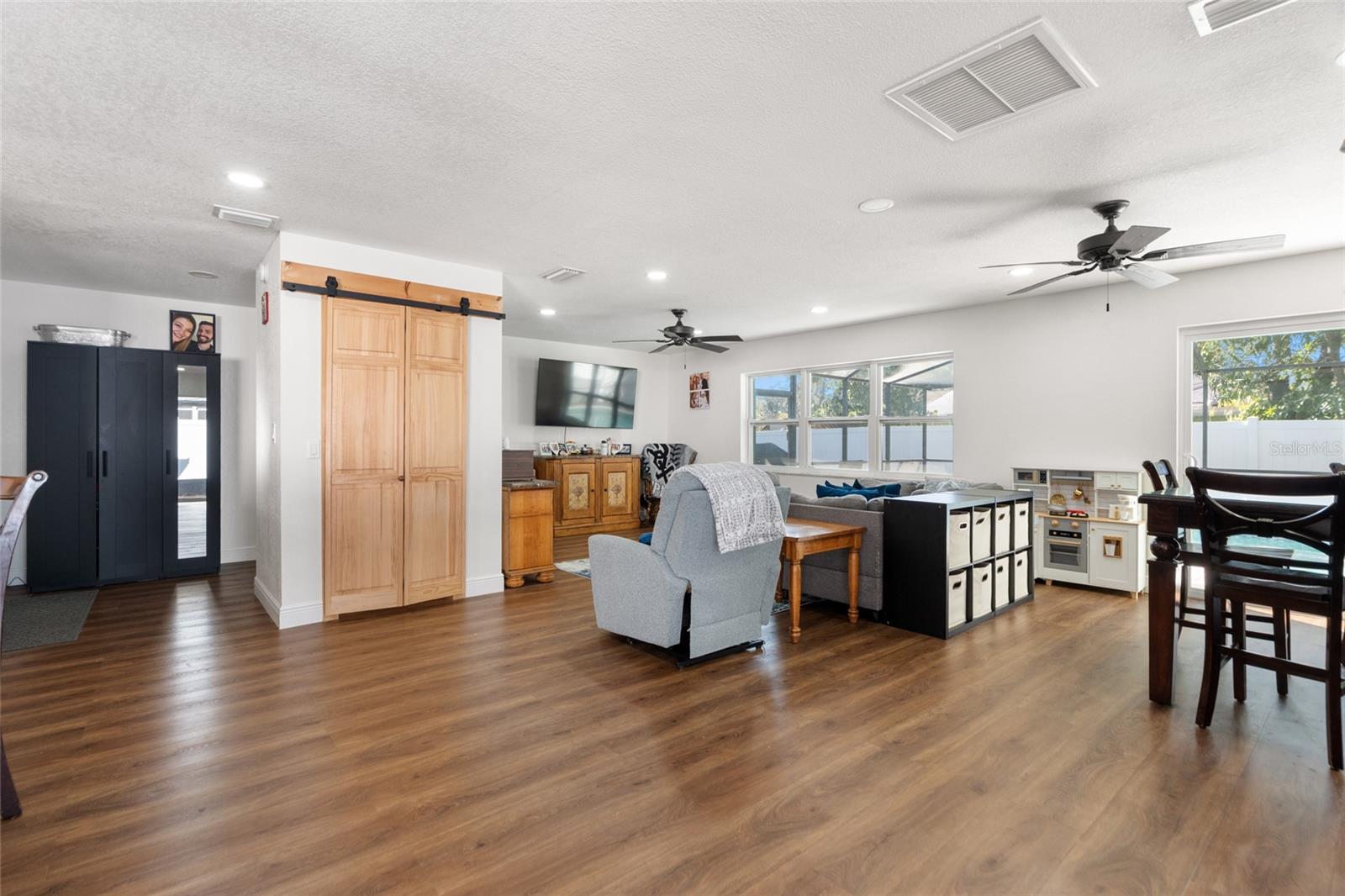 7124 WRENWOOD CIRCLE