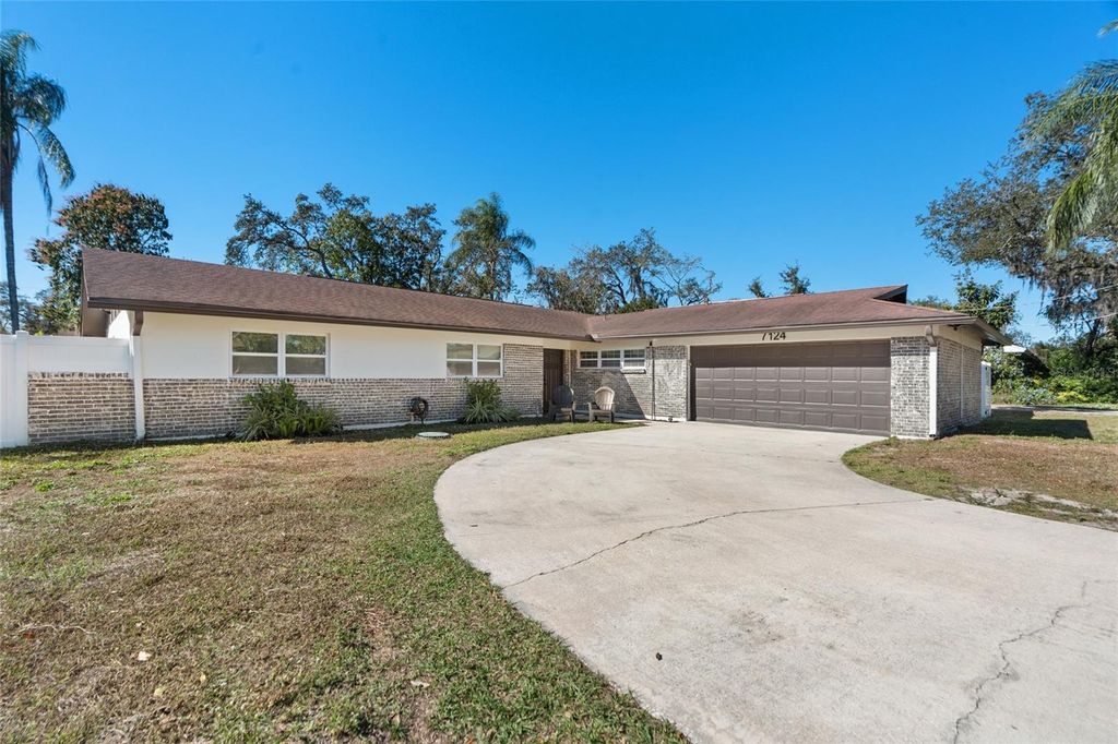 Photo of 7124 Wrenwood Circle, Tampa, FL 33617 (MLS # W7882549)