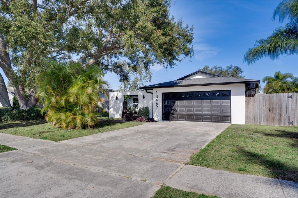 Photo of 13469 Sol Vista Dr, Largo, FL 33774 (MLS # TB8490126)