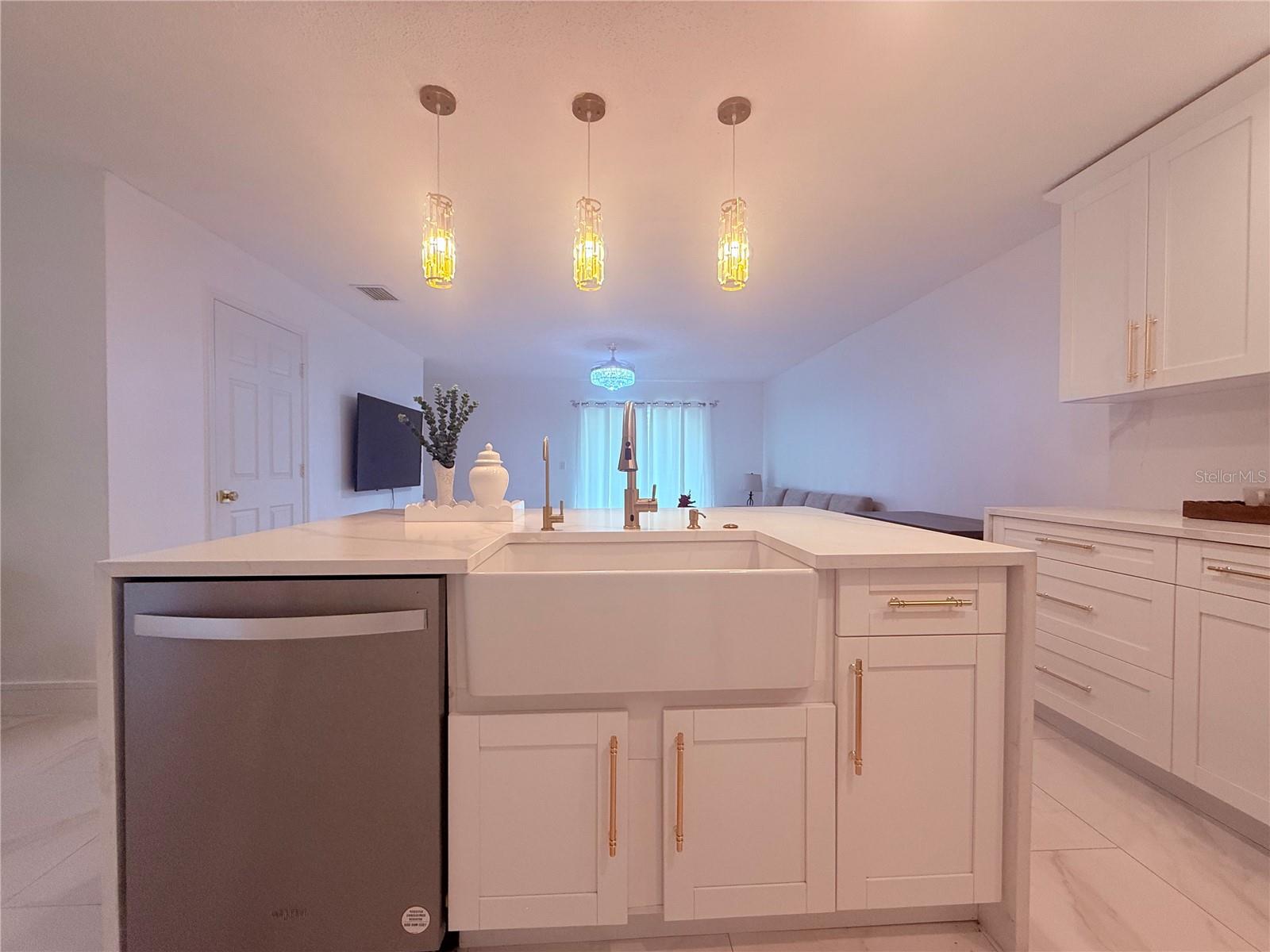 EDGEWATER AT GRAND OAKS PH 01 - Residential Lease