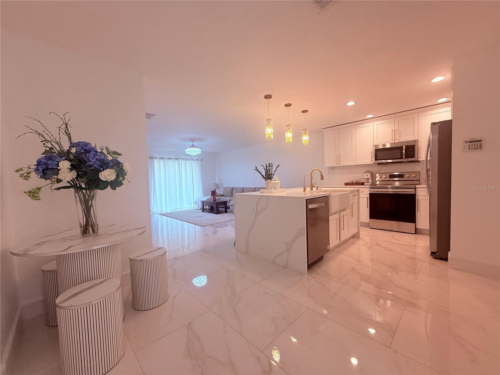 EDGEWATER AT GRAND OAKS PH 01 - Residential Lease