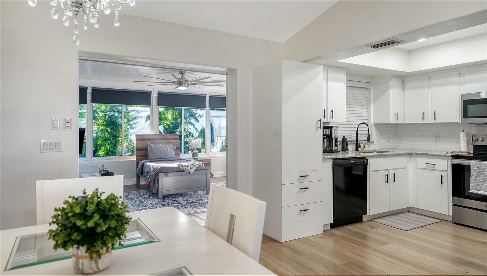 SOUTH VENICE - Residential