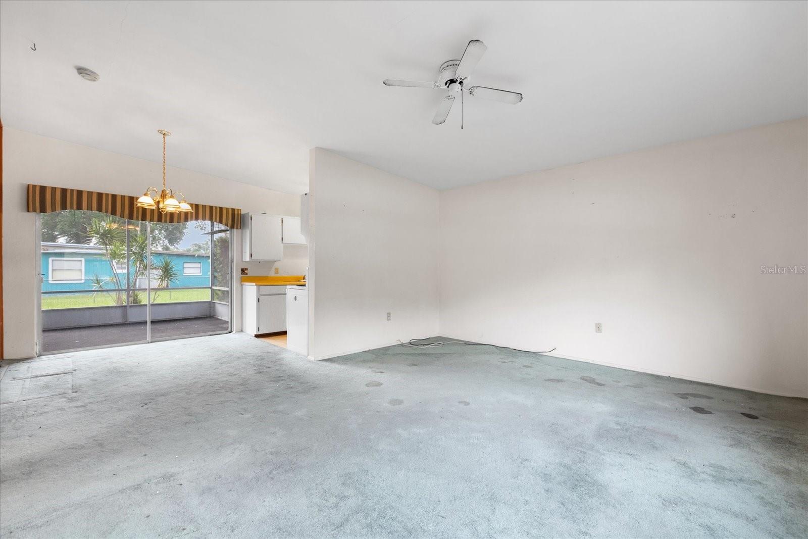 137 W LAUREN COURT