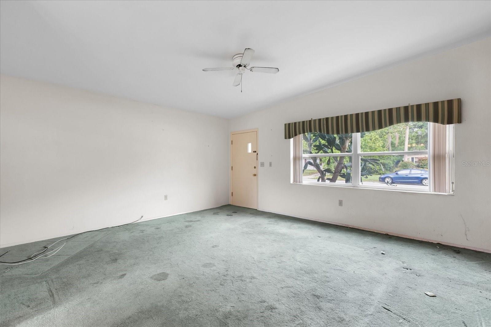 137 W LAUREN COURT