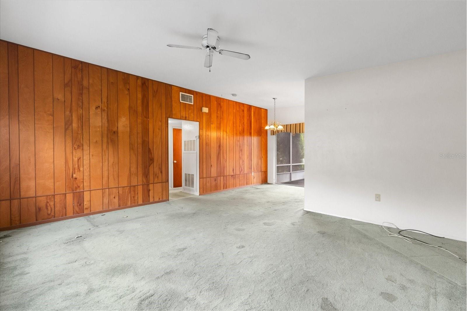 137 W LAUREN COURT
