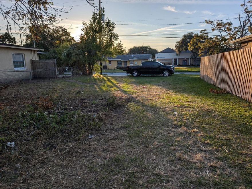 Highly sough out and prime vacant land in downtown Orlando. High and dry and ready to build you perfect home without hassle of additional preparation. Vicinity of Kia Center, hospitals, shopping, schools and best of both worlds easy to travel in any direction east or west. Soccer field 4 min away, Courthouse 7 min, Sea World and Universal Studios 17 min, Disney Theme Park 25 min, Tampa and Busch Gardens 1.5 hours  and Space Coast 1 hour Sign on property for easy visibility. Don't miss out on this exceptional opportunity to build your perfect home in a thriving area.