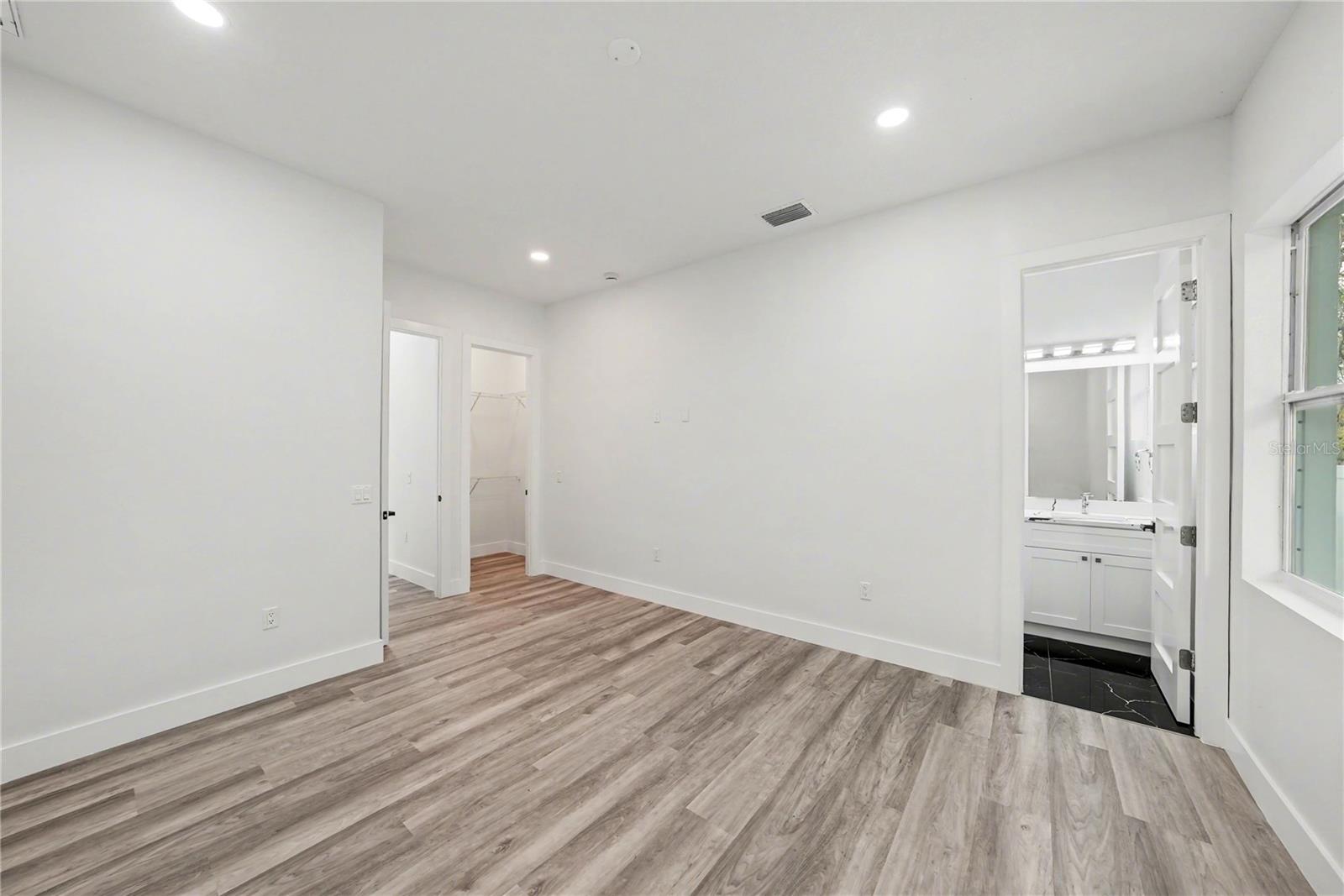 PINE KNOLL - Residential