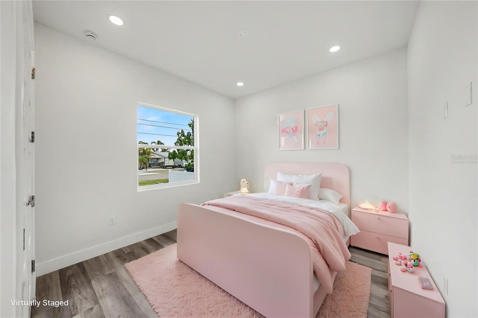 PINE KNOLL - Residential