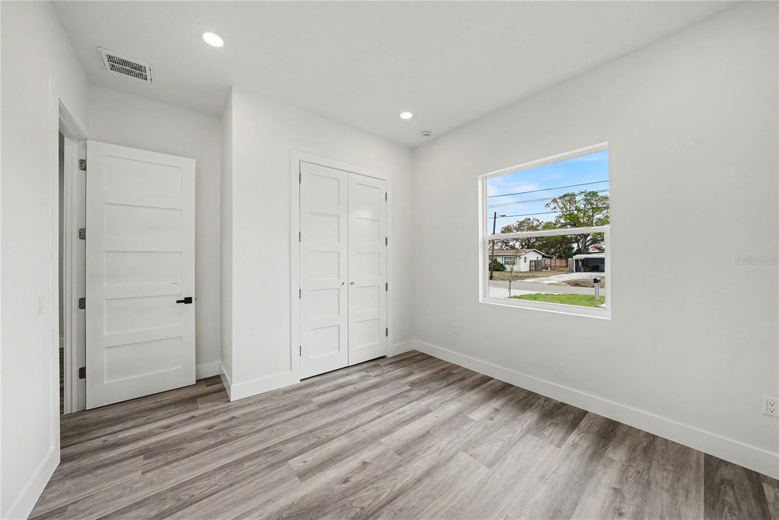 PINE KNOLL - Residential