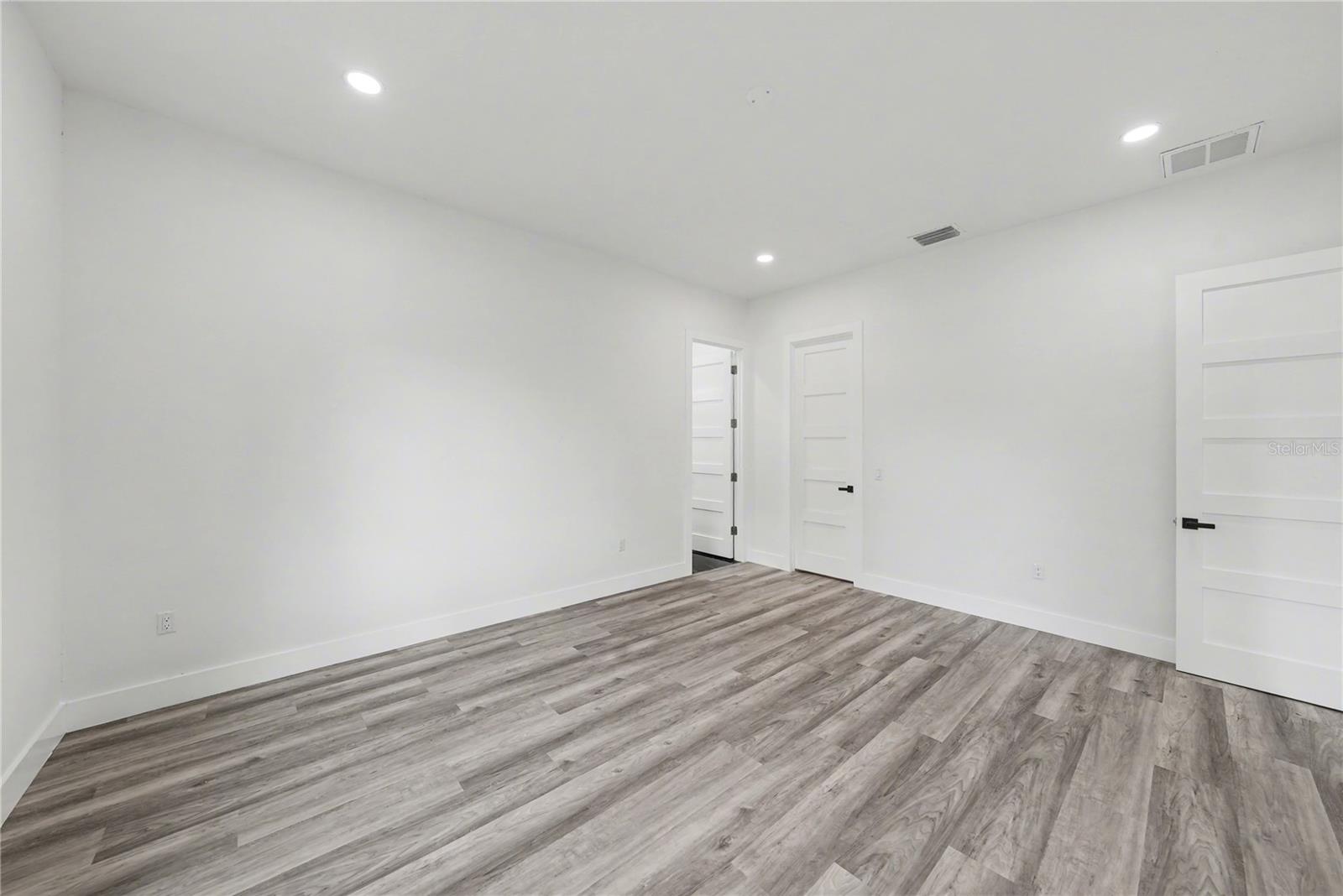 PINE KNOLL - Residential