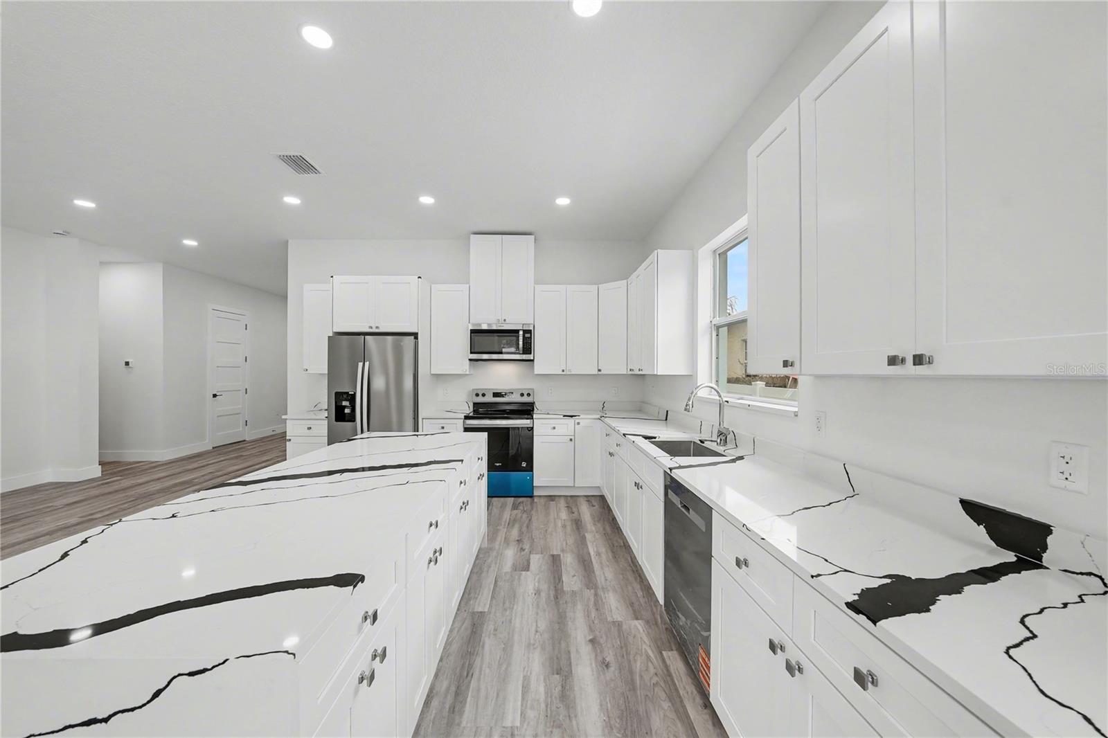 PINE KNOLL - Residential