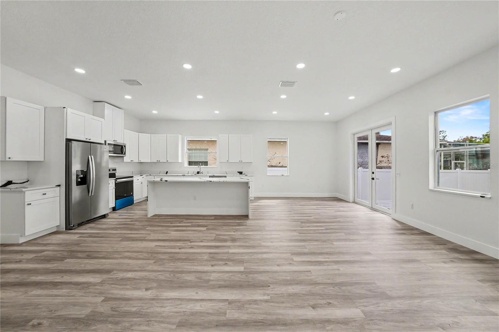 PINE KNOLL - Residential