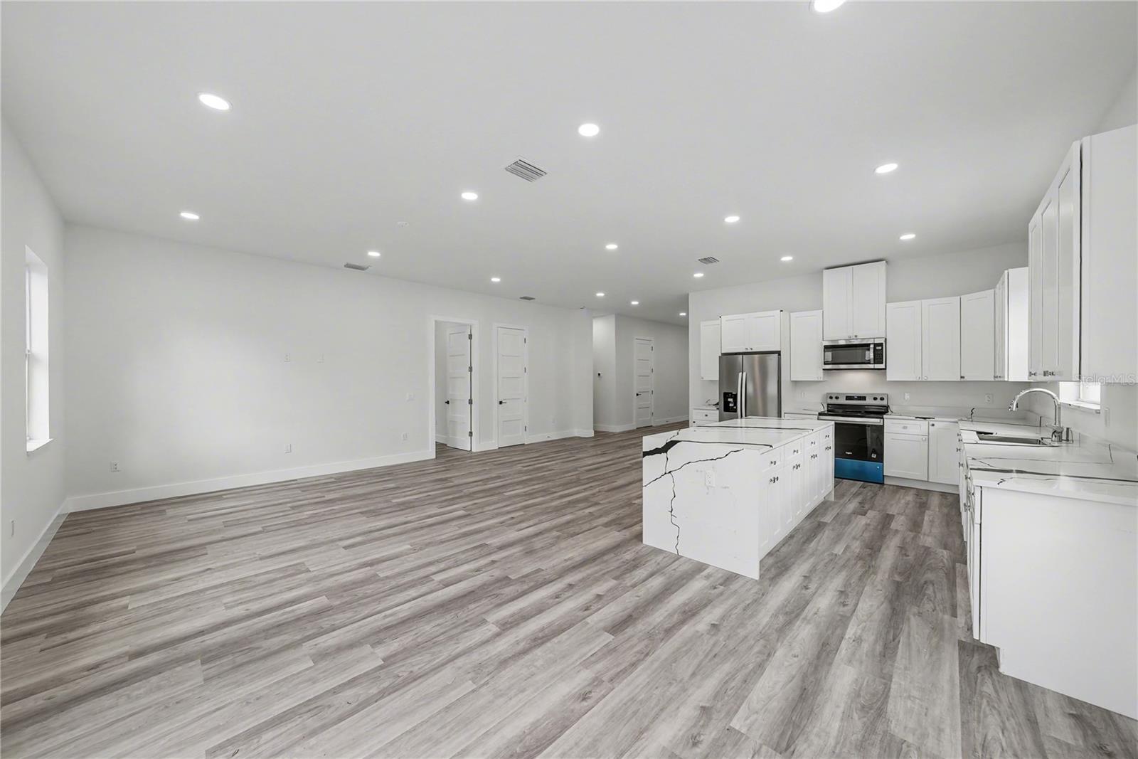 PINE KNOLL - Residential