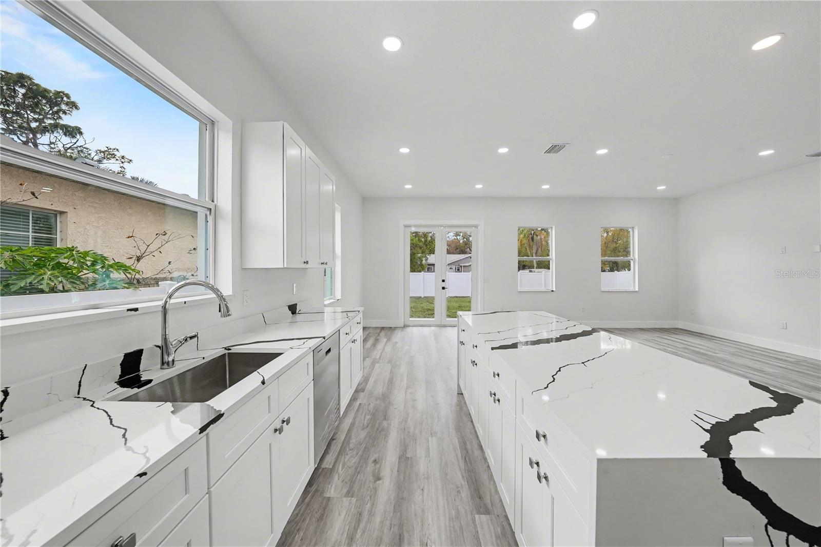 PINE KNOLL - Residential