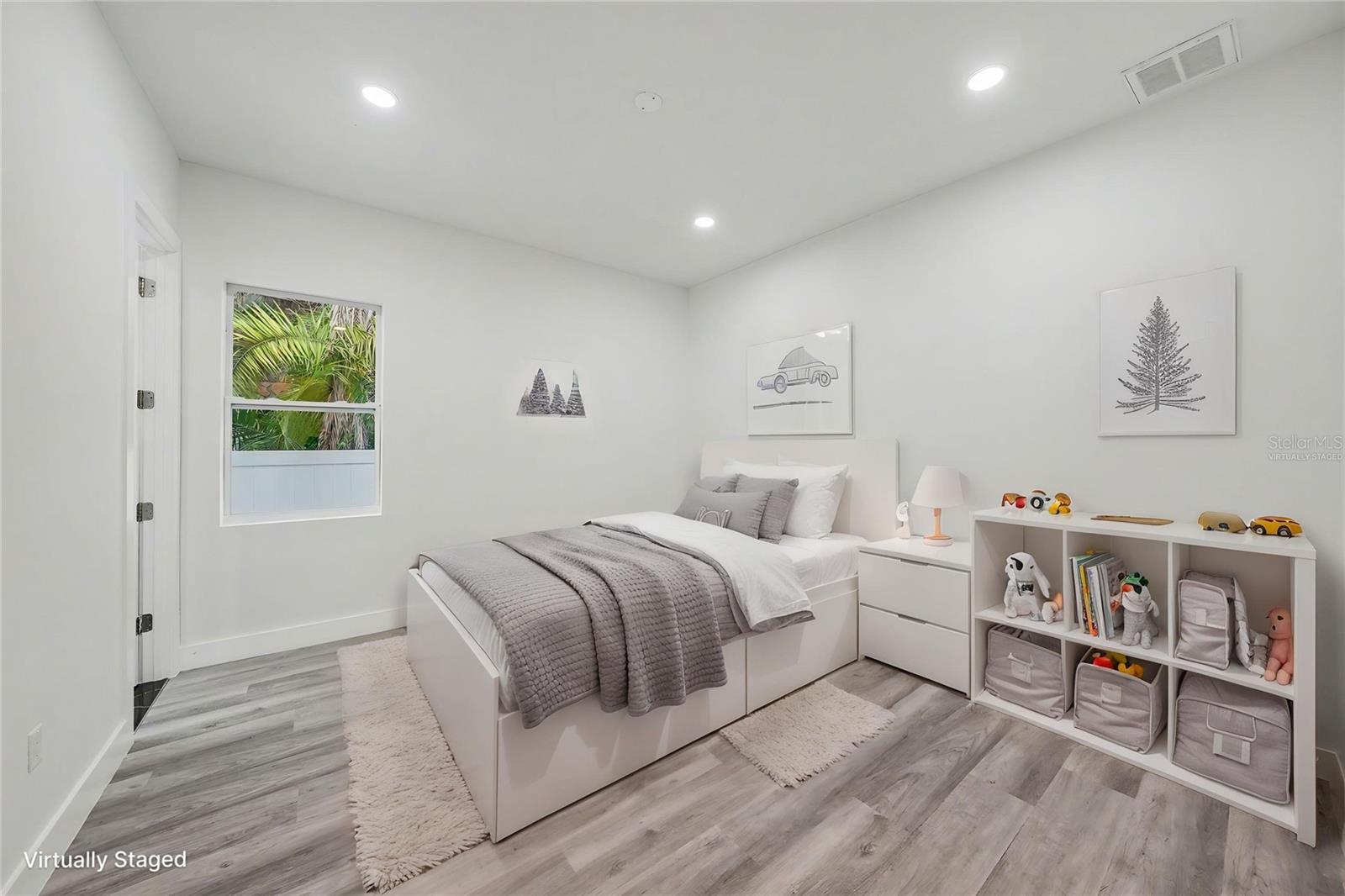 PINE KNOLL - Residential