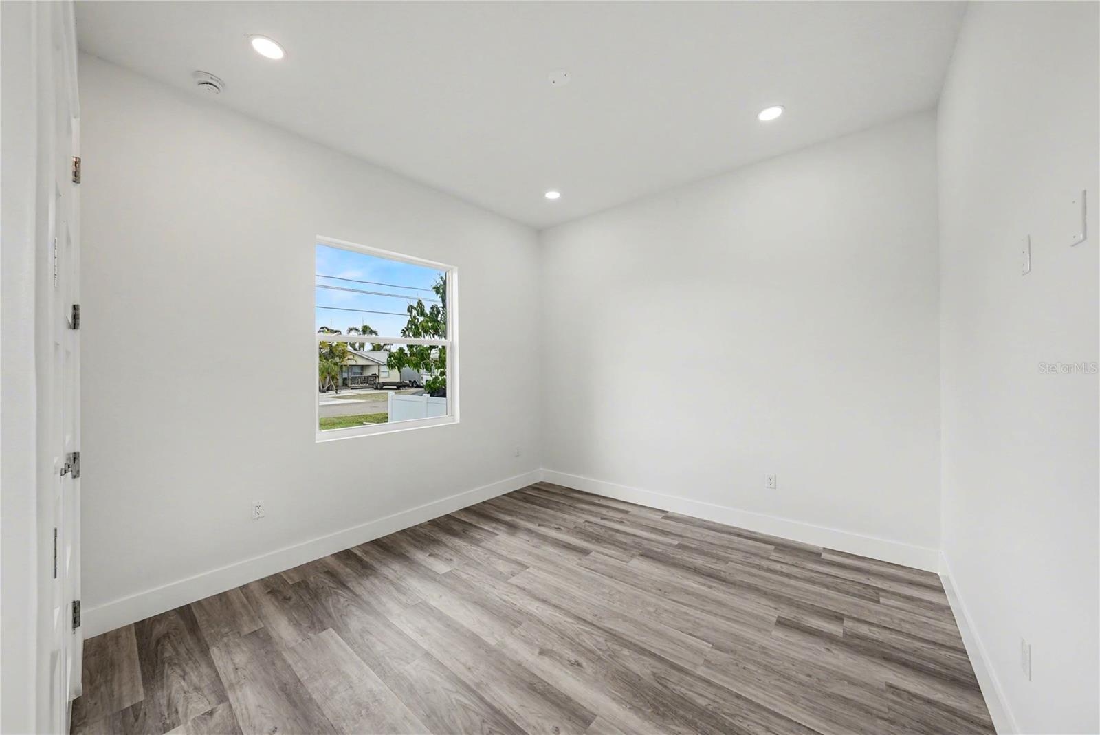 PINE KNOLL - Residential