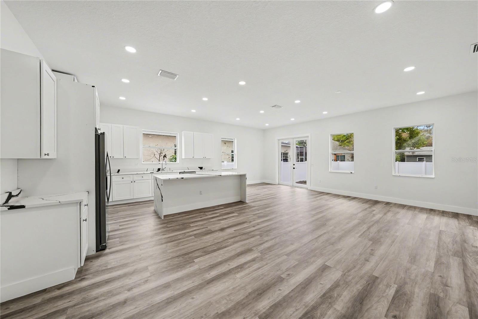 PINE KNOLL - Residential