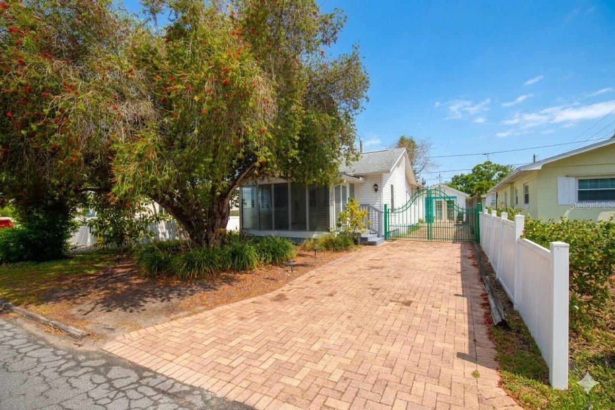 2907 CLINTON STREET S