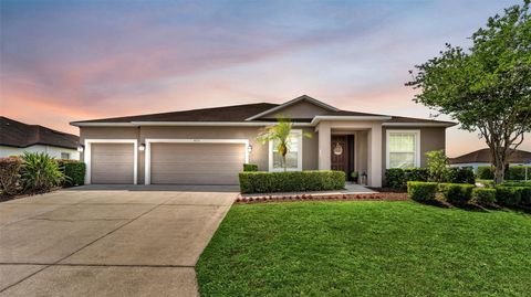 Photo of 4105 Berkshire Loop, Lakeland, FL 33813 (MLS # L4959913)