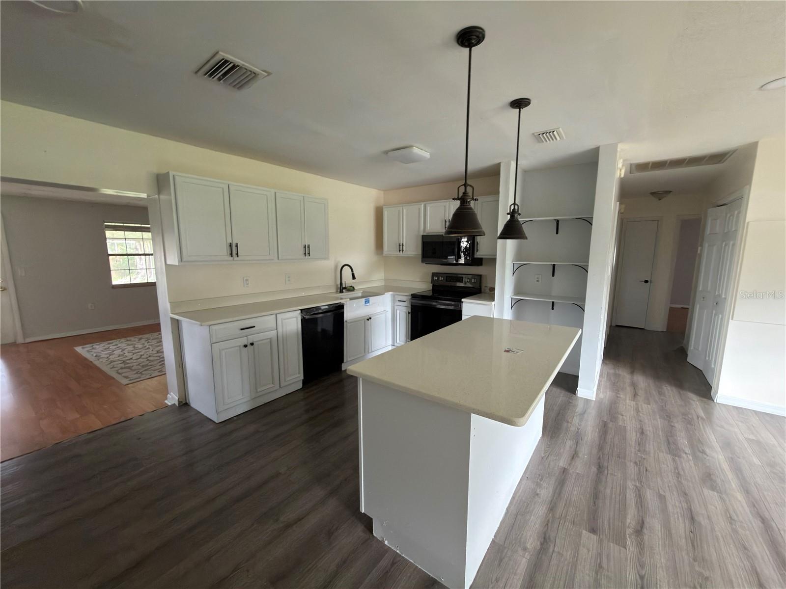 HACKLAKE - Residential