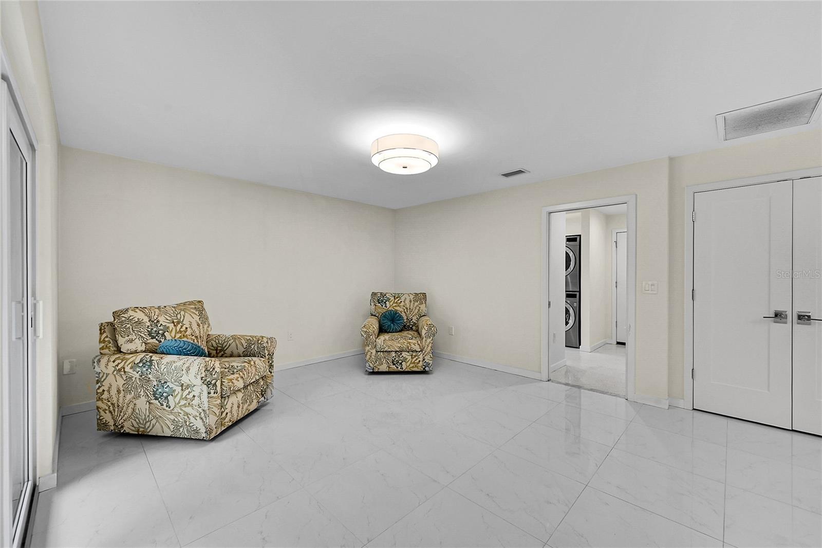 SOUTH GATE - Residential