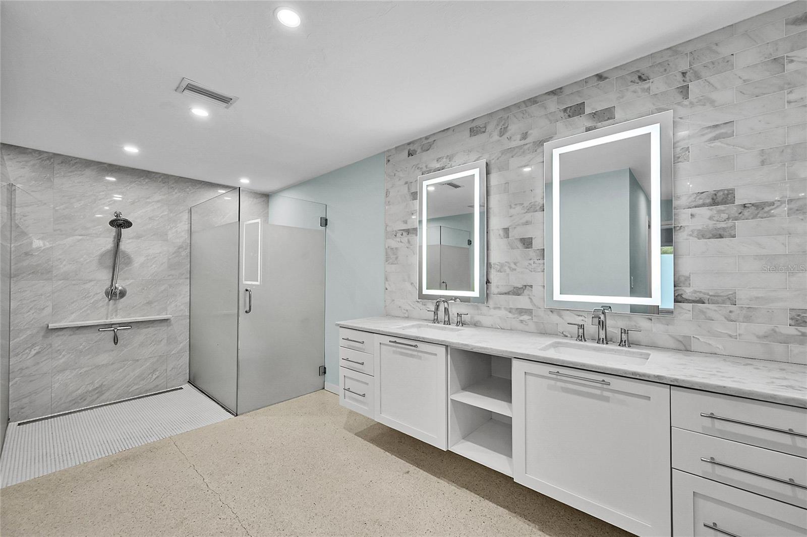 SOUTH GATE - Residential