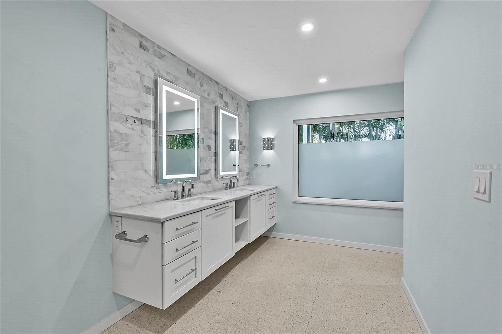 SOUTH GATE - Residential