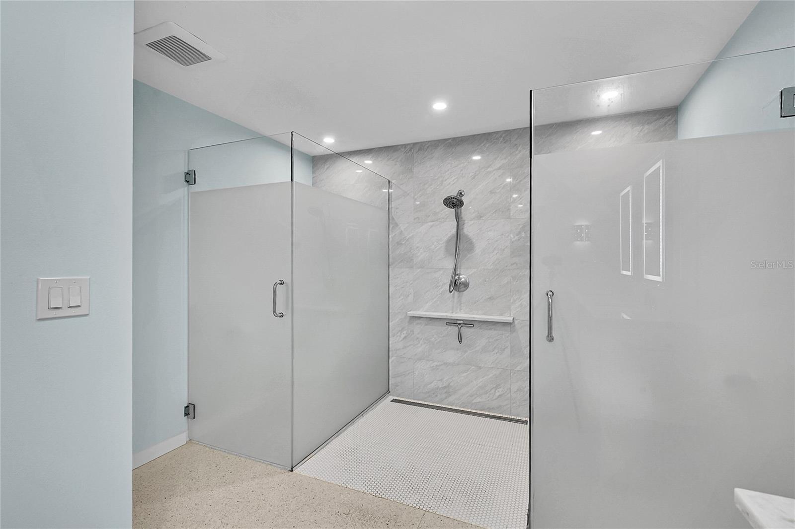 SOUTH GATE - Residential