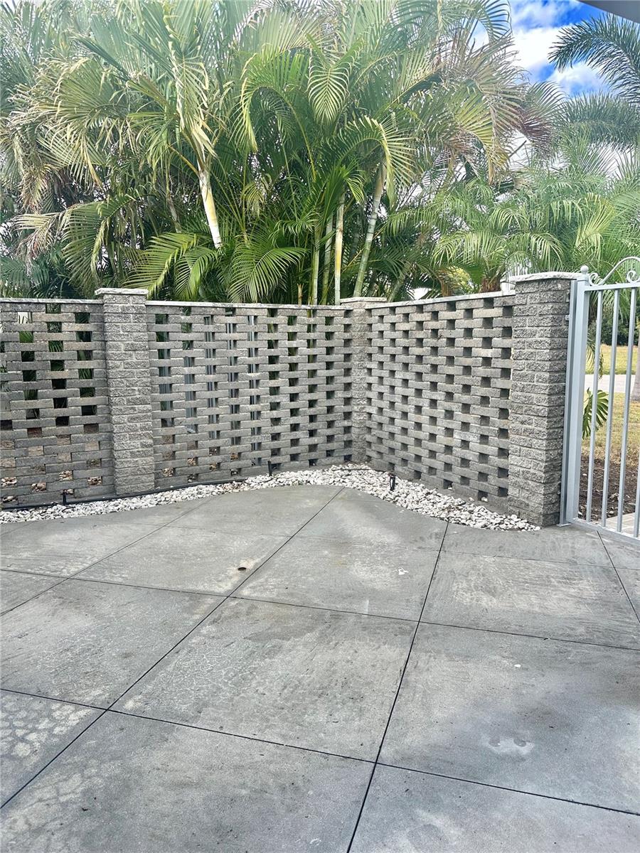 SOUTH GATE - Residential