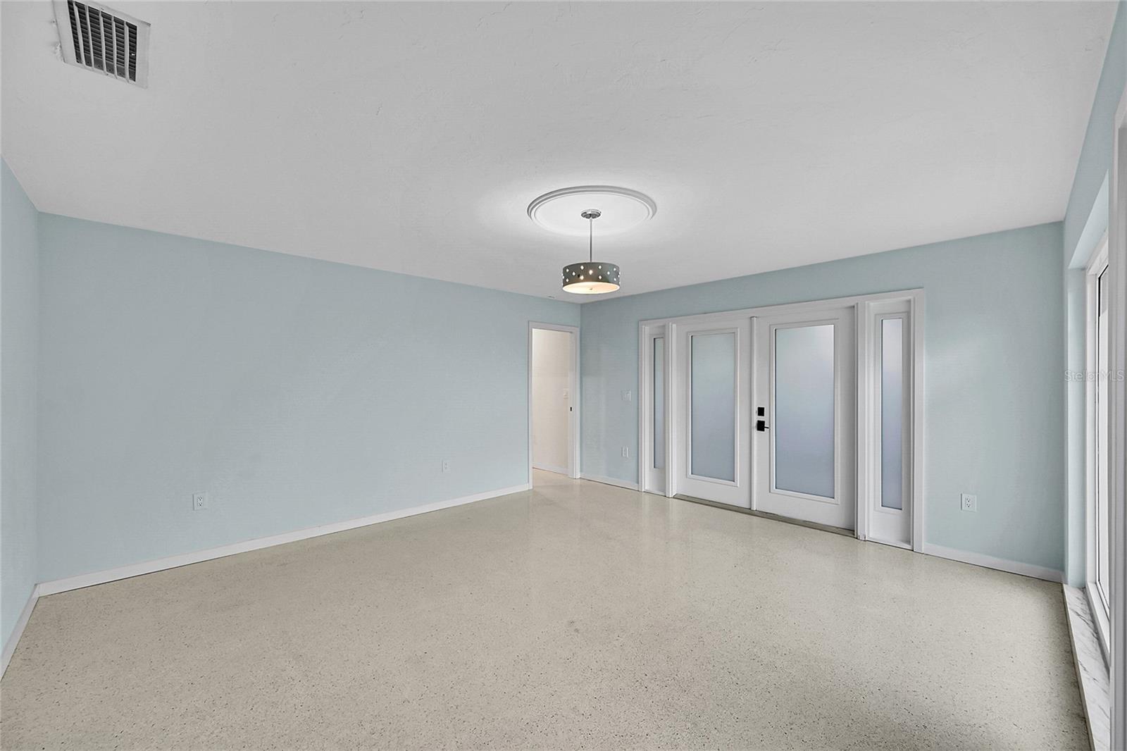 SOUTH GATE - Residential