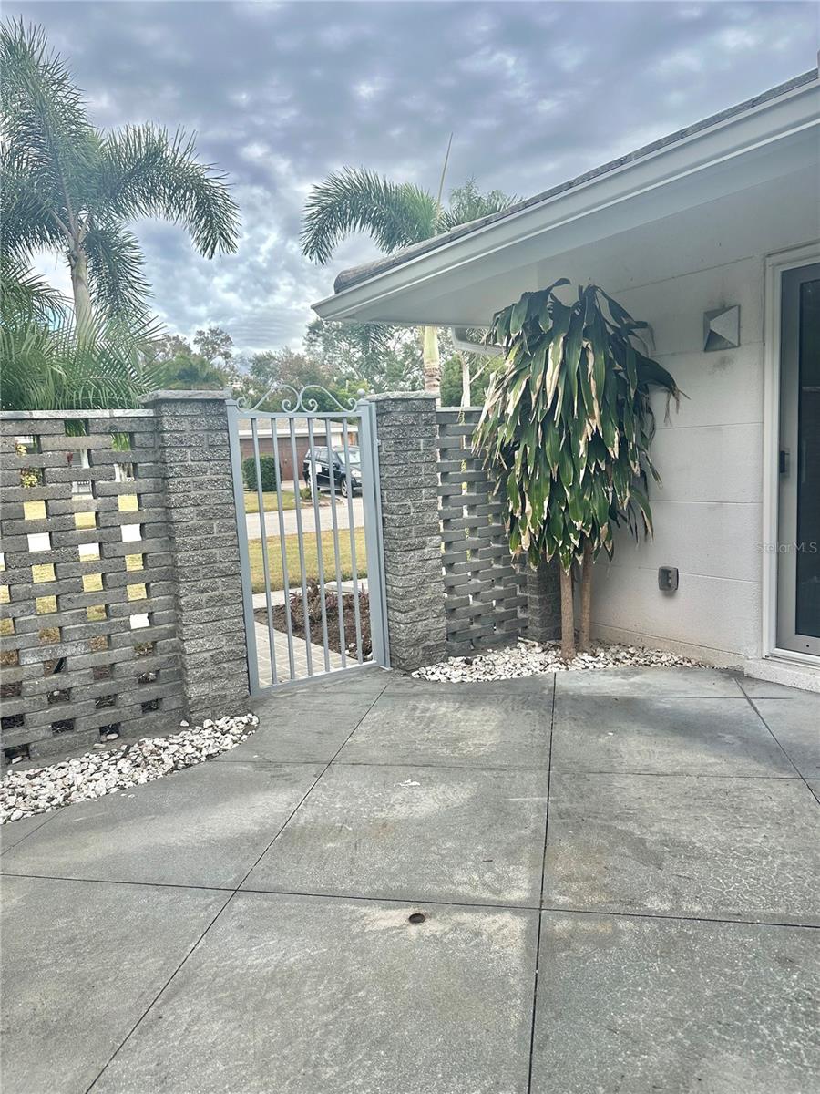 SOUTH GATE - Residential