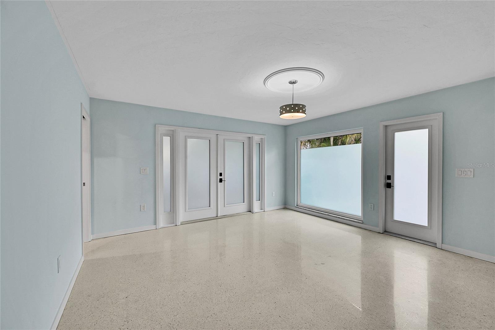 SOUTH GATE - Residential